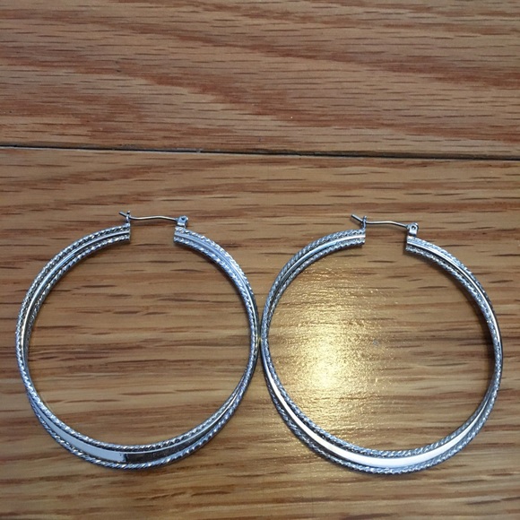 FREE WITH PURCHASE Jewelry Bundle - Picture 4 of 7